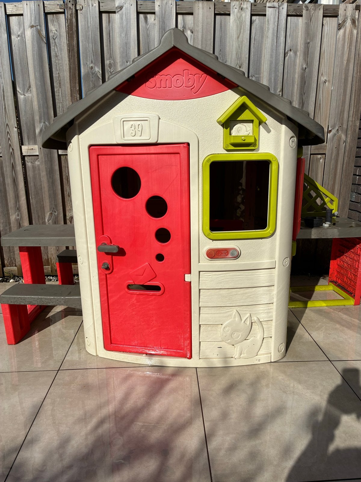 Smoby Speelhuisje met picknicktafel en keuken, Ophalen, Gebruikt, Kunststof