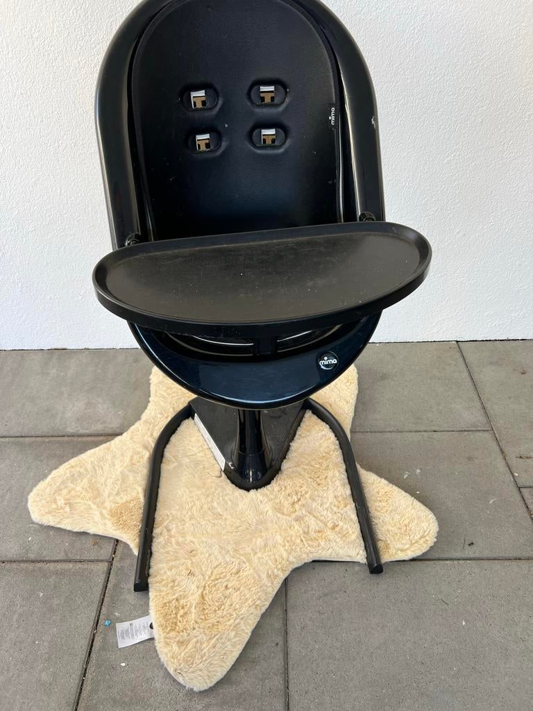 Mima Moon kinderstoel - Zwart, Kinderen en Baby's, Kinderstoelen, Ophalen, Gebruikt, Meegroeistoel, Afneembaar eetblad