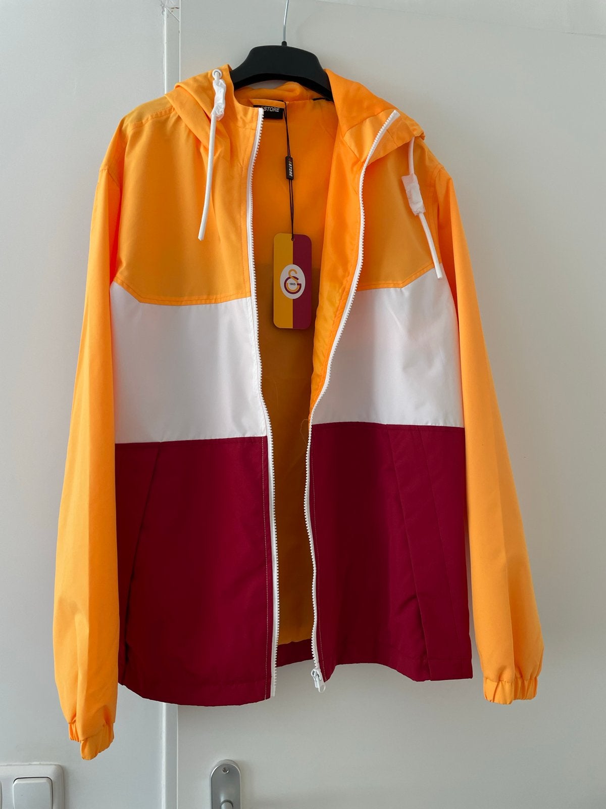 Galatasaray Windjack - Nieuw met labels, Kleding | Heren, Ophalen of Verzenden, Nieuw, Maat 56/58 (XL), Oranje