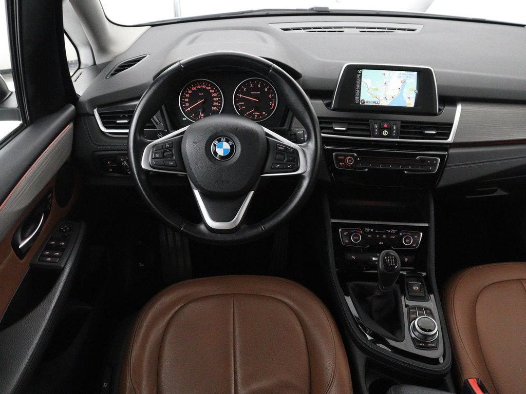 BMW 2-serie Active Tourer 218i Luxury Line | Leder | Camera, Voorwielaandrijving, 136 pk, Euro 6, Wit