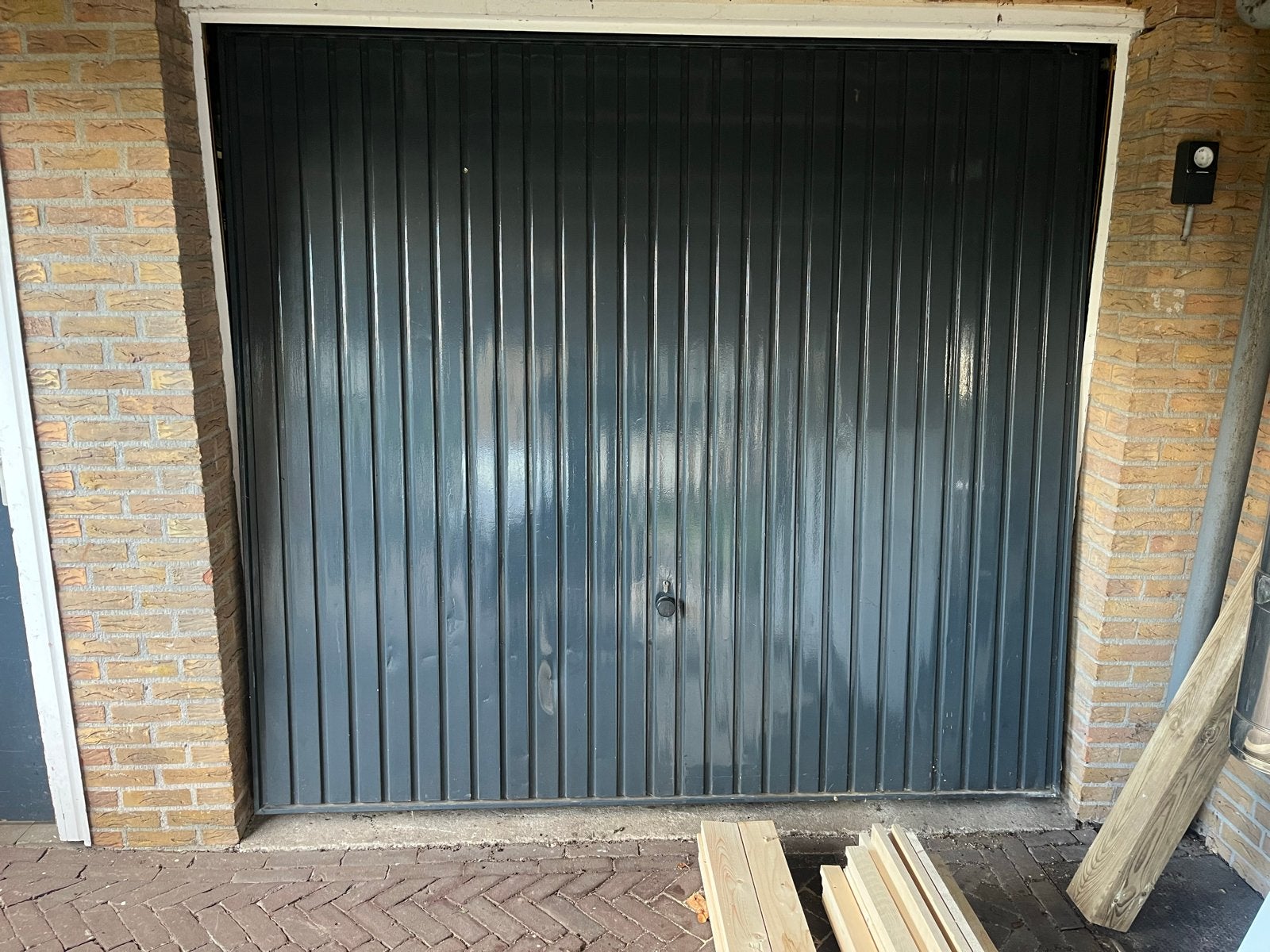 Gebruikte Garagedeur - Compleet met Rails en Mechanisme, Doe-het-zelf en Verbouw, Deuren en Horren, Gebruikt, Garagedeur, 200 tot 215 cm