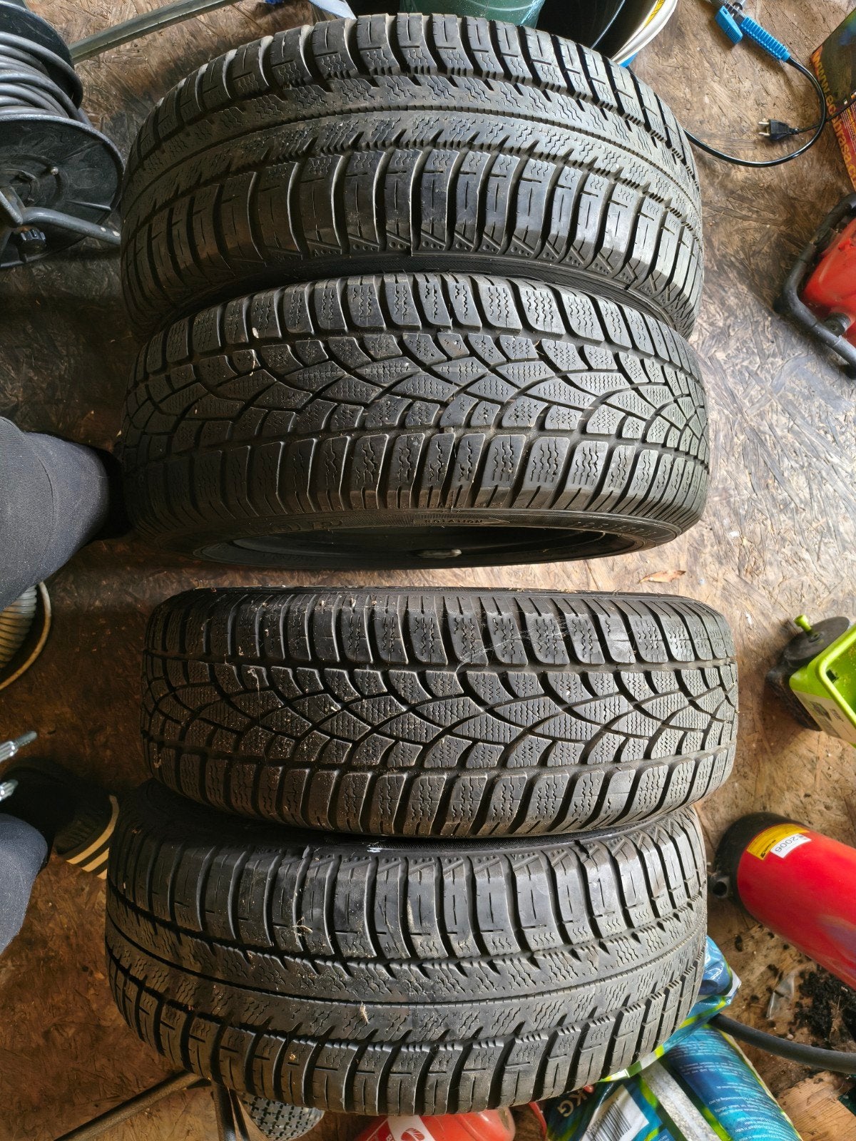 4 winterbanden 195/65 R15 op stalen VW Golf 5 velgen, Ophalen