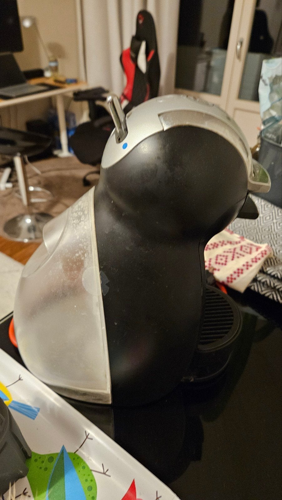 Nescafé Dolce Gusto koffiezetapparaat +76  pods + support, Witgoed en Apparatuur, Ophalen, Koffiepads en cups, Gebruikt, Koffiemachine