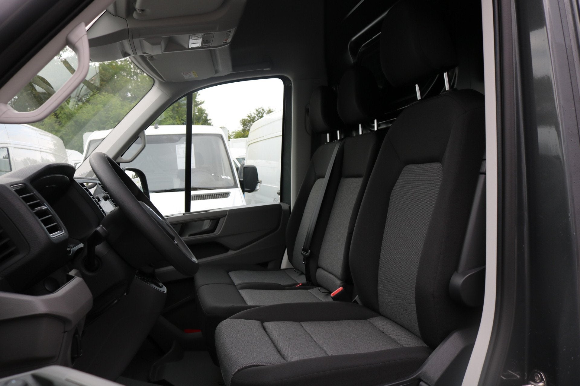 Volkswagen Crafter 2.0 TDI 177pk L3 H3 Automaat Airco Naviga, Lichtsensor, Gebruikt, 4 cilinders, Volkswagen
