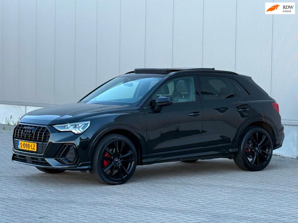 Audi Q3 35 TFSI 3x S Line PANO, 4 cilinders, Zwart, Leder, Bedrijf