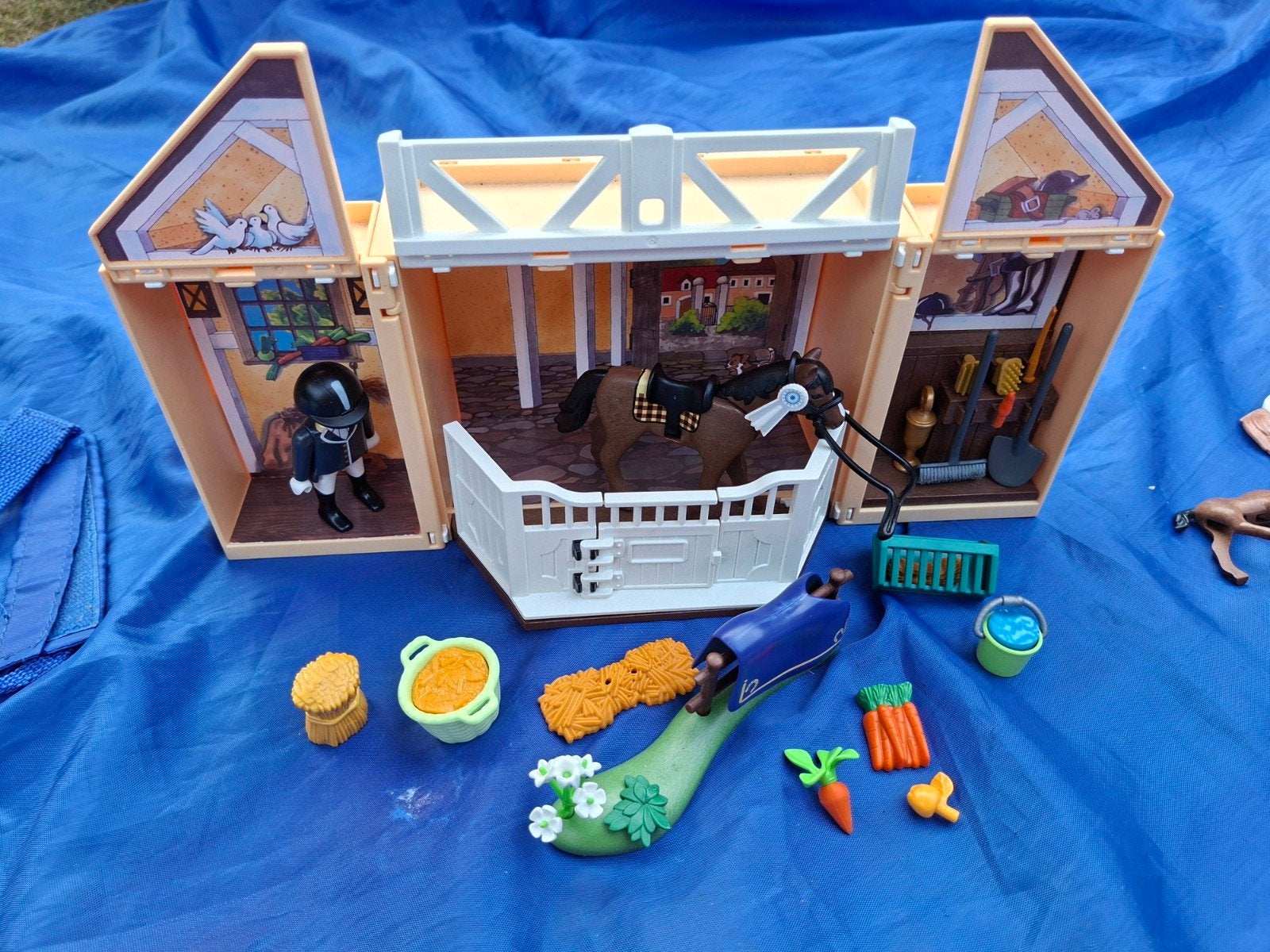 Playmobil paardenbox met accessoires en prijzen een winnaar, Ophalen of Verzenden