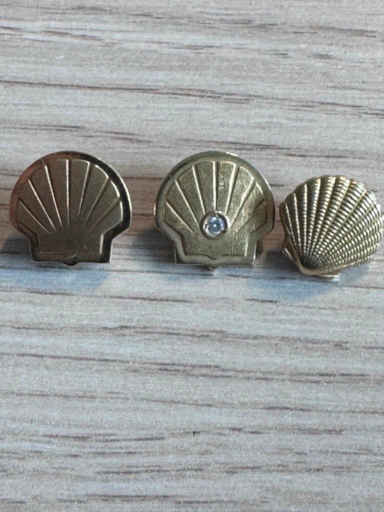 Gouden jubileum spelden Shell, Verzamelen, Ophalen of Verzenden, Gebruikt, Overige onderwerpen, Speldje of Pin