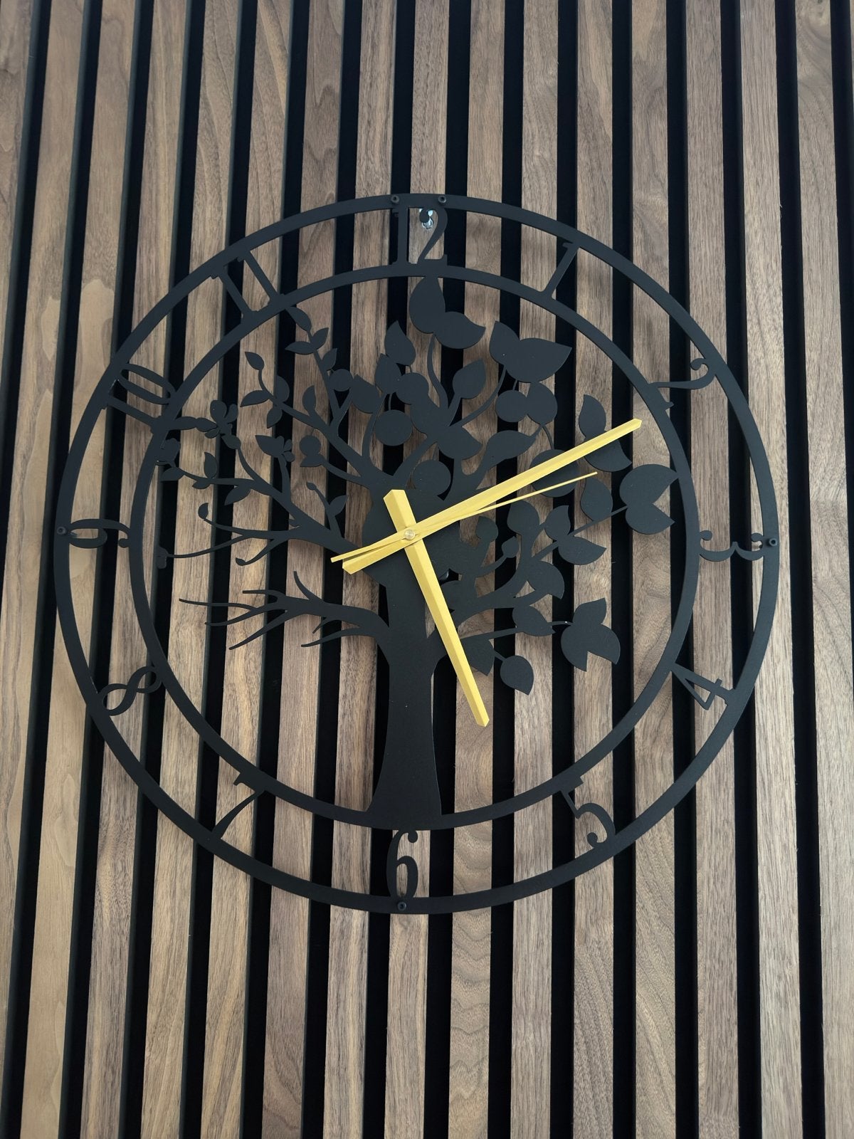 Moderne Wandklok 'Levensboom' - Zwart Metaal, Ophalen, Wandklok, Analoog, Nieuw