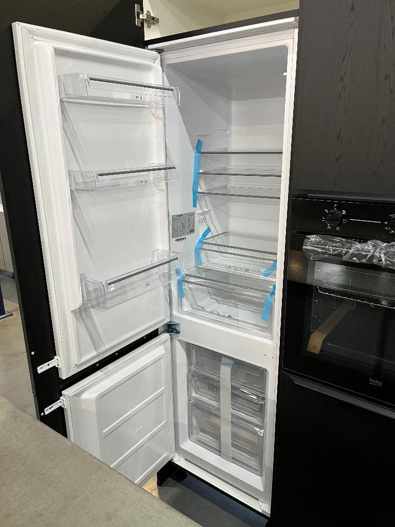 Keuken Compleet met APP 120Keukens op voorraad Nr. 2917, Nieuw, Enkelwandige keuken, Ophalen of Verzenden, Met kookeiland