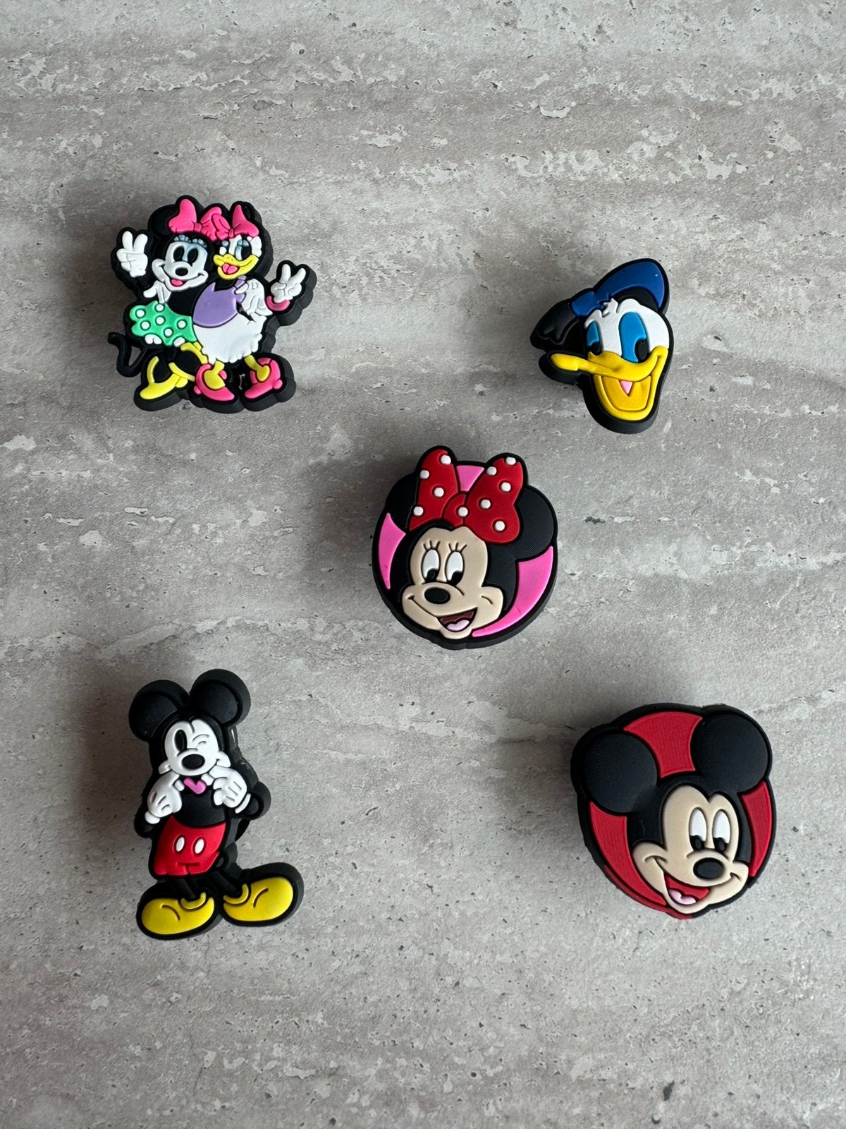 Mickey mouse crocs charms/ jibbitz, Overige merken, Ophalen of Verzenden, Zo goed als nieuw, 4 bedels of meer