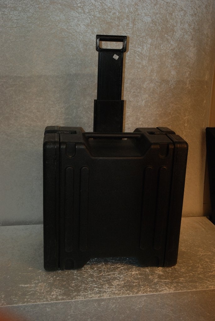 SKB 19 inch flightcase op wielen als trolley  <26260247>, Gebruikt, ., Drums of Percussie, Ophalen of Verzenden
