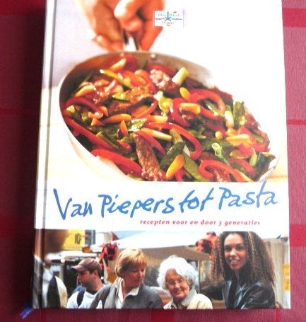 Van Piepers tot Pasta - Blue Band 75 jaar kookboek, Boeken, Gelezen, Ophalen of Verzenden, Hoofdgerechten, Overige gebieden