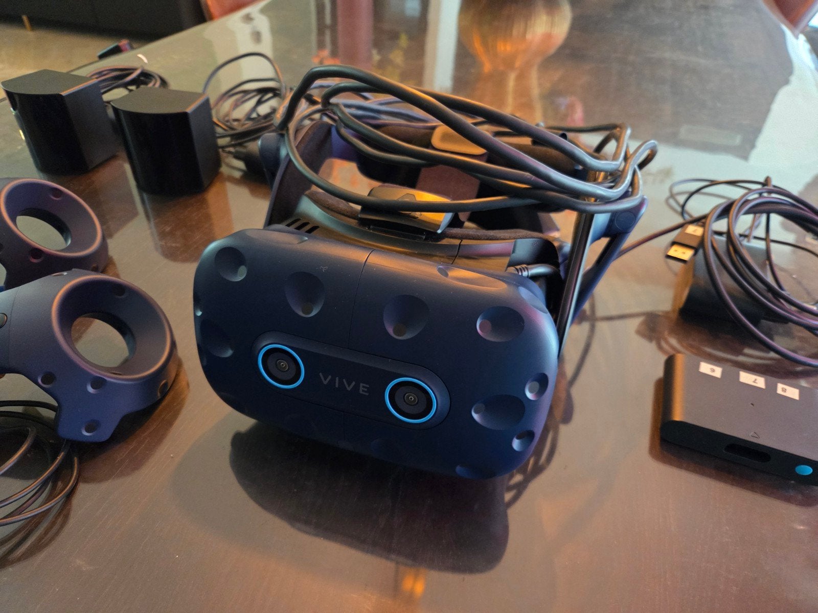 Complete HTC Vive Pro 2 Eye VR-set, Spelcomputers en Games, Virtual Reality, Ophalen, Zo goed als nieuw, VR-bril, Pc