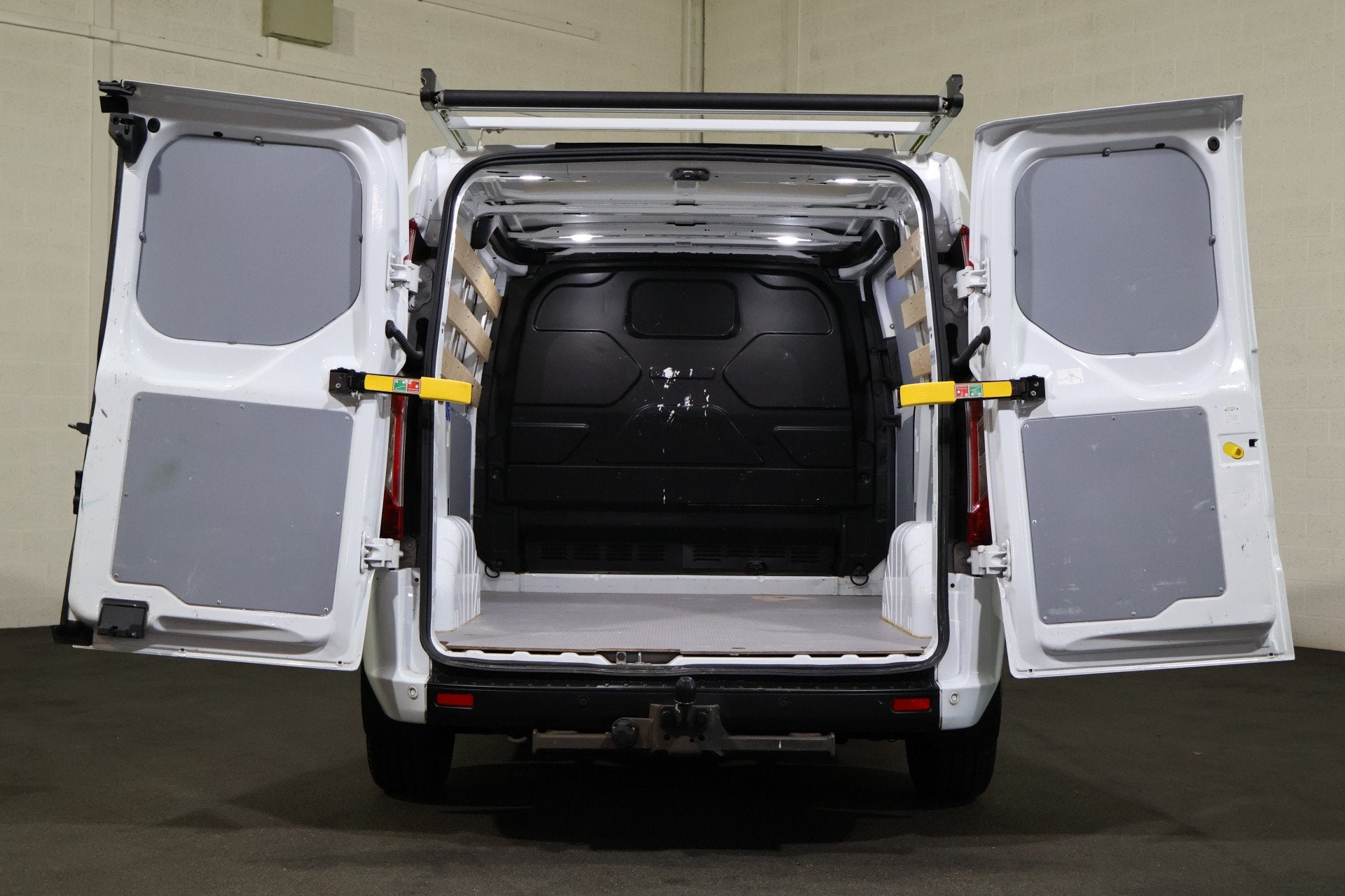 Ford Transit Custom 2.0 TDCI L1 H1 Trend Imperiaal Trekhaak, Voorwielaandrijving, Stof, 4 cilinders, Wit