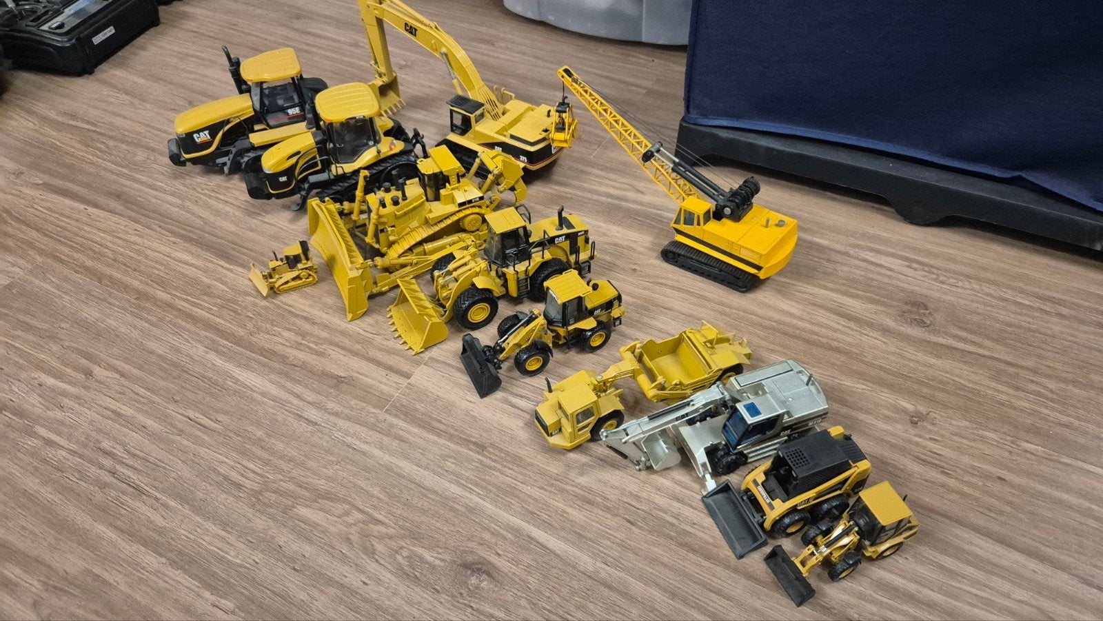 12 Cat schaalmodellen: o.a. Challenger, D11R, 980G, M318, Ophalen of Verzenden, Gebruikt