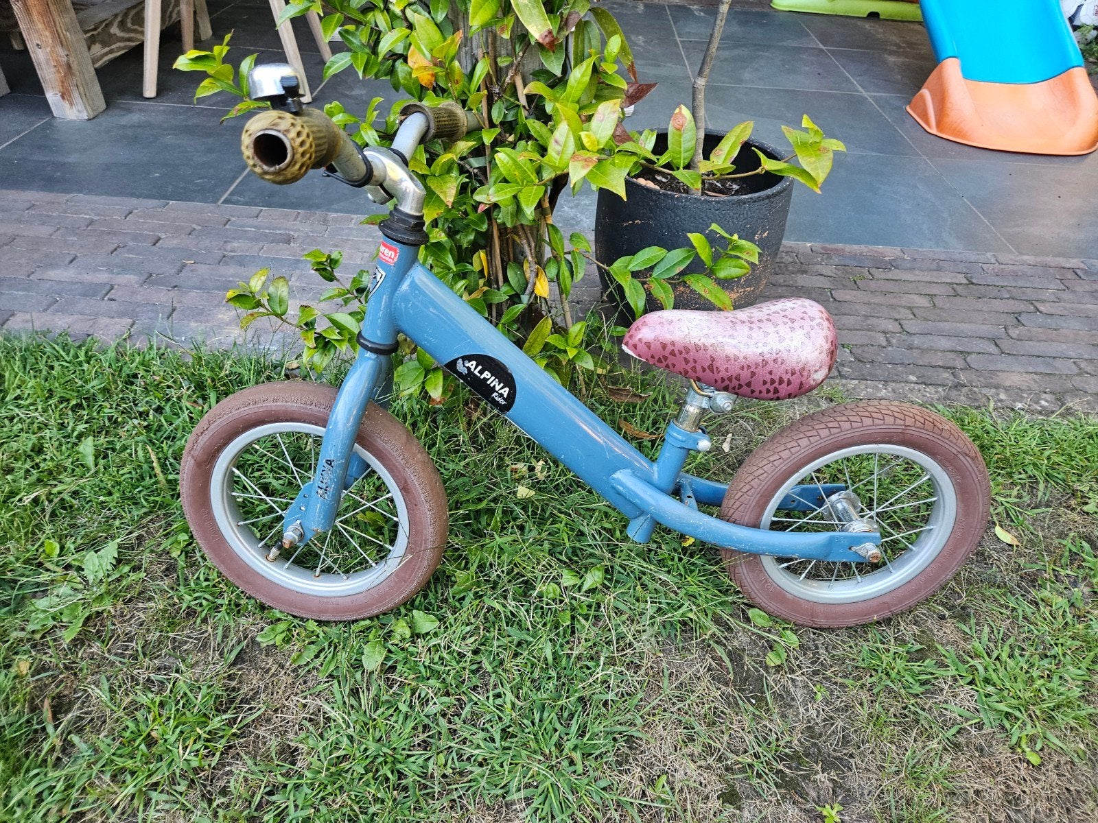 Alpina loopfiets - Blauw, ideaal voor jonge kinderen, Kinderen en Baby's, Speelgoed | Buiten | Voertuigen en Loopfietsen, Ophalen