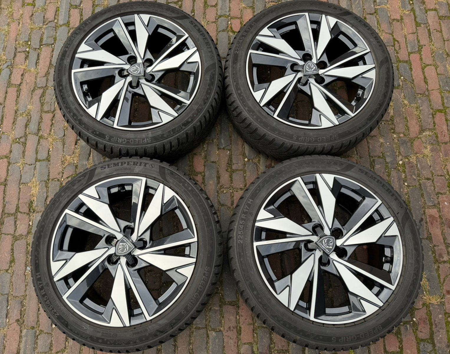 NIEUWE /demo 17” Peugeot 308 velgen + 225/45R17 winterbanden, Banden en Velgen, Nieuw, 17 inch, 225 mm