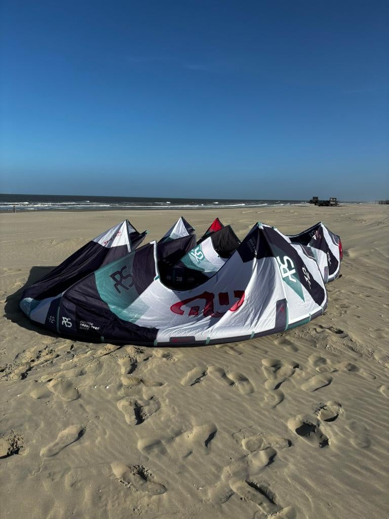 Eleveight 2025 kiteset (8, 10, 12 + Bar), Watersport en Boten, Kitesurfen, Kitesurf-set, 10 m², Geen board, Ophalen of Verzenden