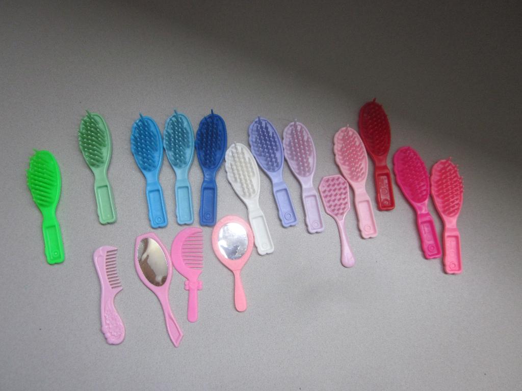 Barbie vintage kappersbenodigdheden kam borstel spiegel, Kinderen en Baby's, Speelgoed | Poppen, Ophalen of Verzenden, Gebruikt