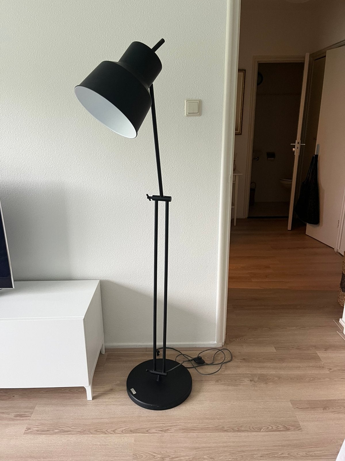 It’s about Romi vloerlamp, Belfast, zwart, Ophalen, Zo goed als nieuw, 150 tot 200 cm