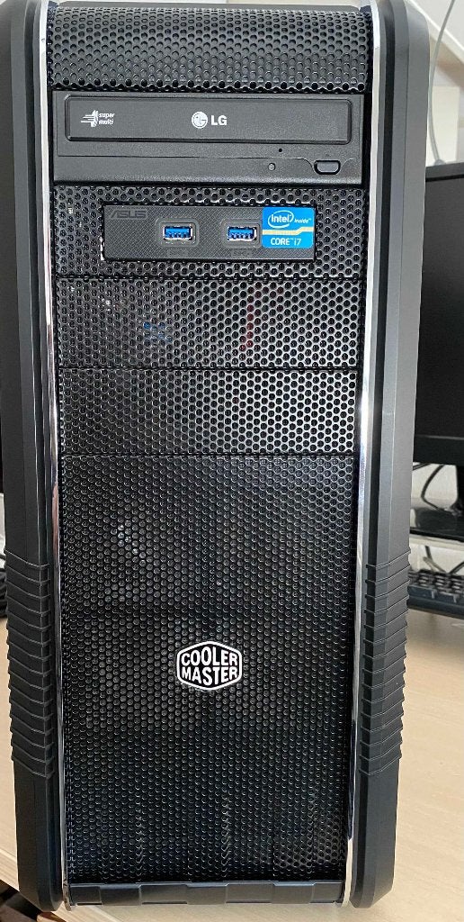 Linux desktop PC + monitor. Intel core i7 Cooler Master, Computers en Software, Desktop Pc's, Ophalen, Gebruikt, HDD, 2 TB