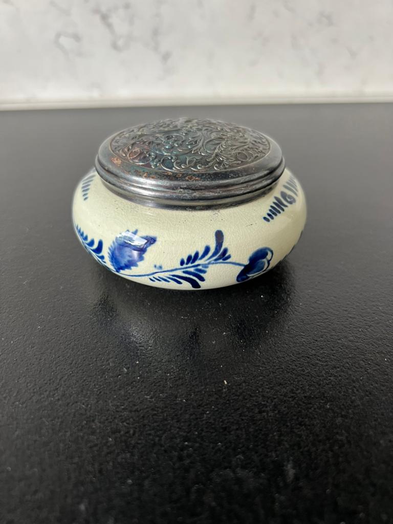 Schaaltje Delft Blauw met verzilverde deksel., Ophalen of Verzenden