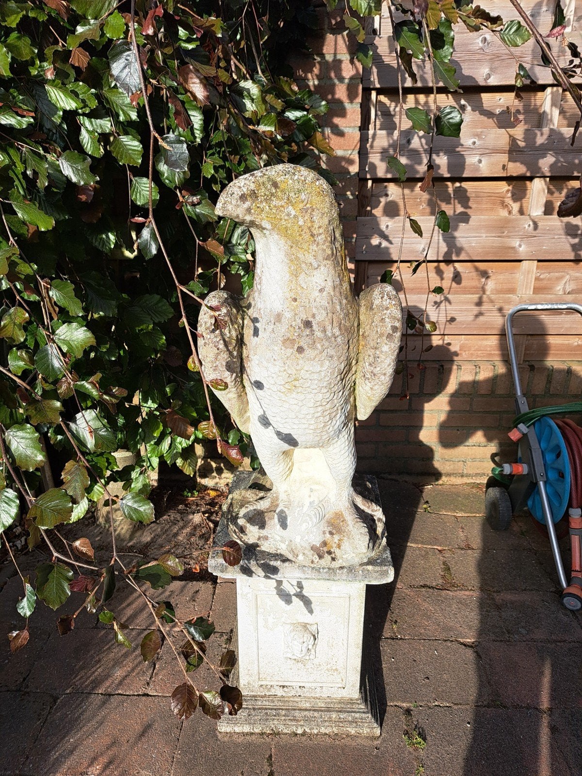 Tuinbeeld arend. Hoogte 112cm, Tuin en Terras, Tuinbeelden, Ophalen, Gebruikt, Beton, Dierenbeeld