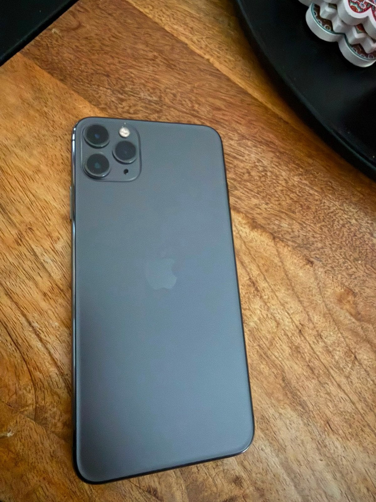 iPhone 11 Pro Max met hoesjes, Telecommunicatie, Kunststof, Gebruikt, Ophalen of Verzenden, Meerkleurig