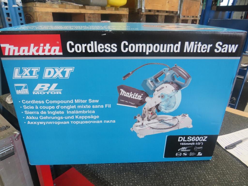 Makita DLS600Z 18V Li-Ion accu afkort- en verstekzaag body, Doe-het-zelf en Verbouw, Gereedschap | Handgereedschap, Nieuw, Ophalen of Verzenden
