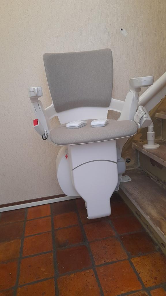Nieuwe Otolift traplift, Ophalen, Zo goed als nieuw
