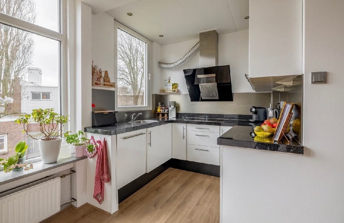 Moderne keuken met inductiekookplaat en afzuigkap, Ophalen, Gebruikt, U-keuken, Wit