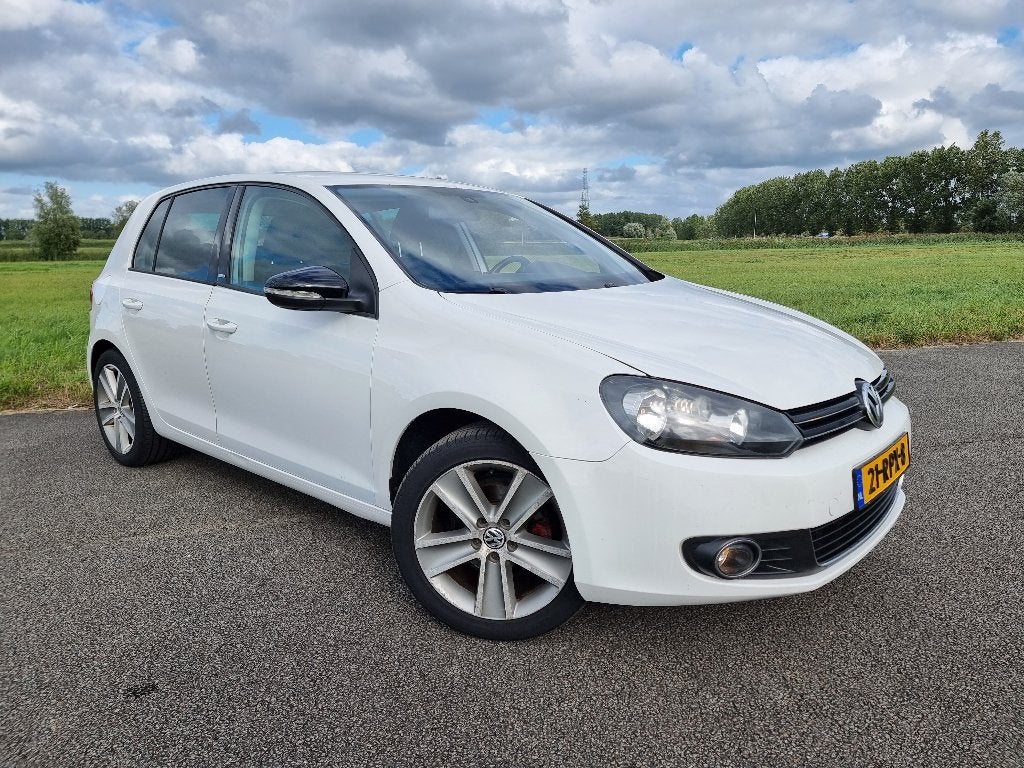 Volkswagen Golf MK6  1.6 TDI 104PK 5-deurs 2011 Wit, Auto's, Volkswagen, Voorwielaandrijving, Euro 5, 4 cilinders, Leder en Stof