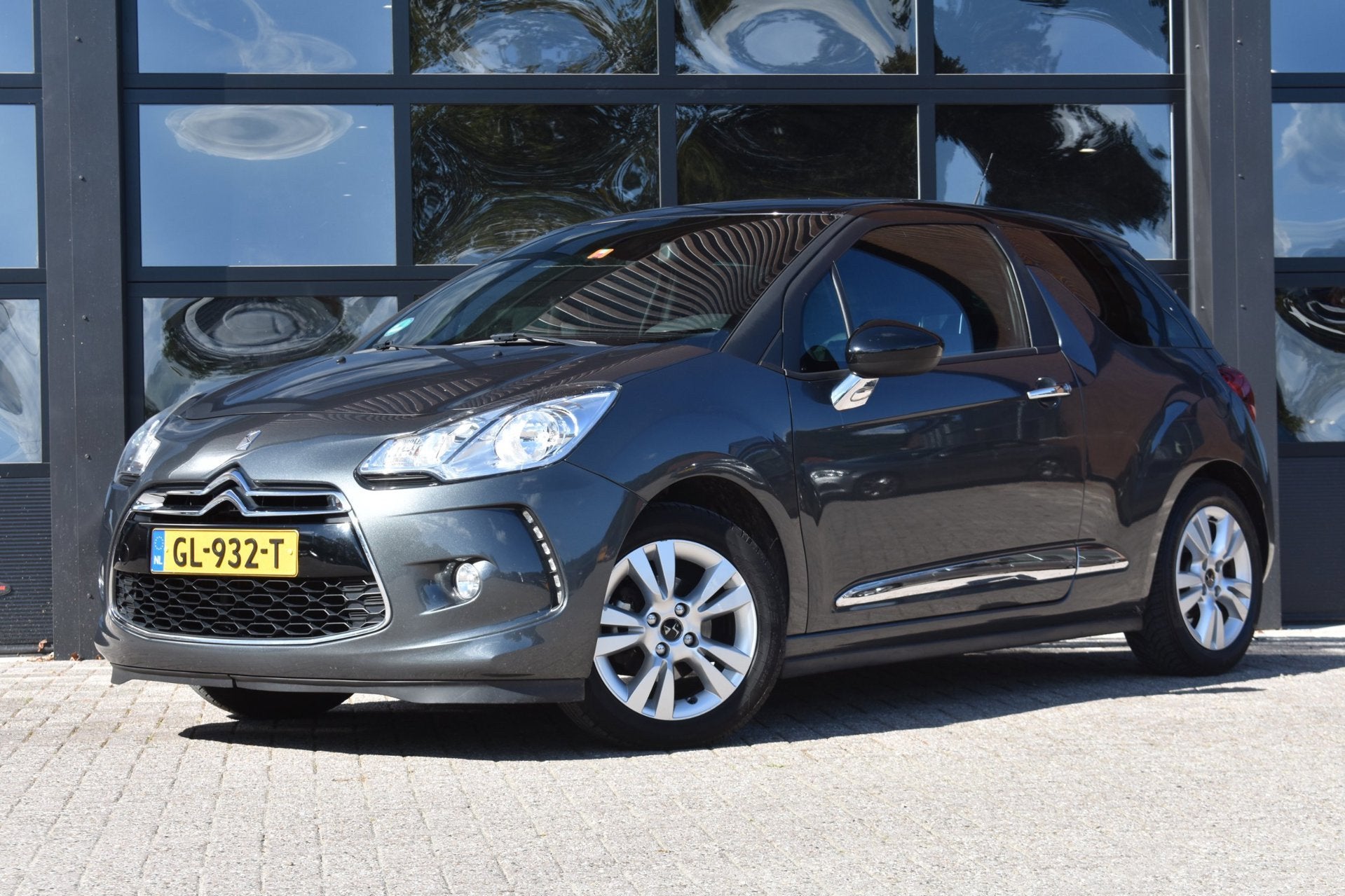 DS 3 1.2 PureTech Business '15 Navi Clima DAB Cruise Inruil, Auto's, Voorwielaandrijving, Stof, Automatische klimaatregeling, Origineel Nederlands