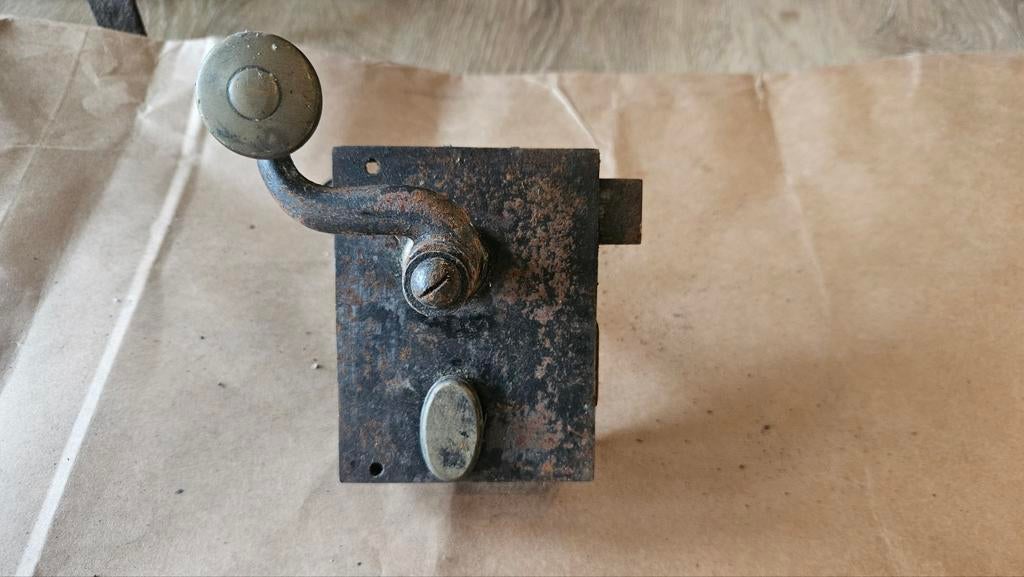 Antiek Frans slot met deurklinken, 'La Qualite' G.R., Antiek en Kunst, Ophalen of Verzenden