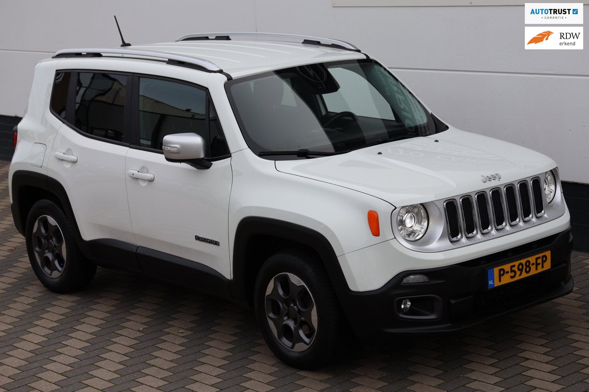 Jeep Renegade 1.4 MultiAir 140PK Navi Xenon Dealer ond. !, Auto's, Voorwielaandrijving, Dealer onderhouden, Gebruikt, 4 cilinders