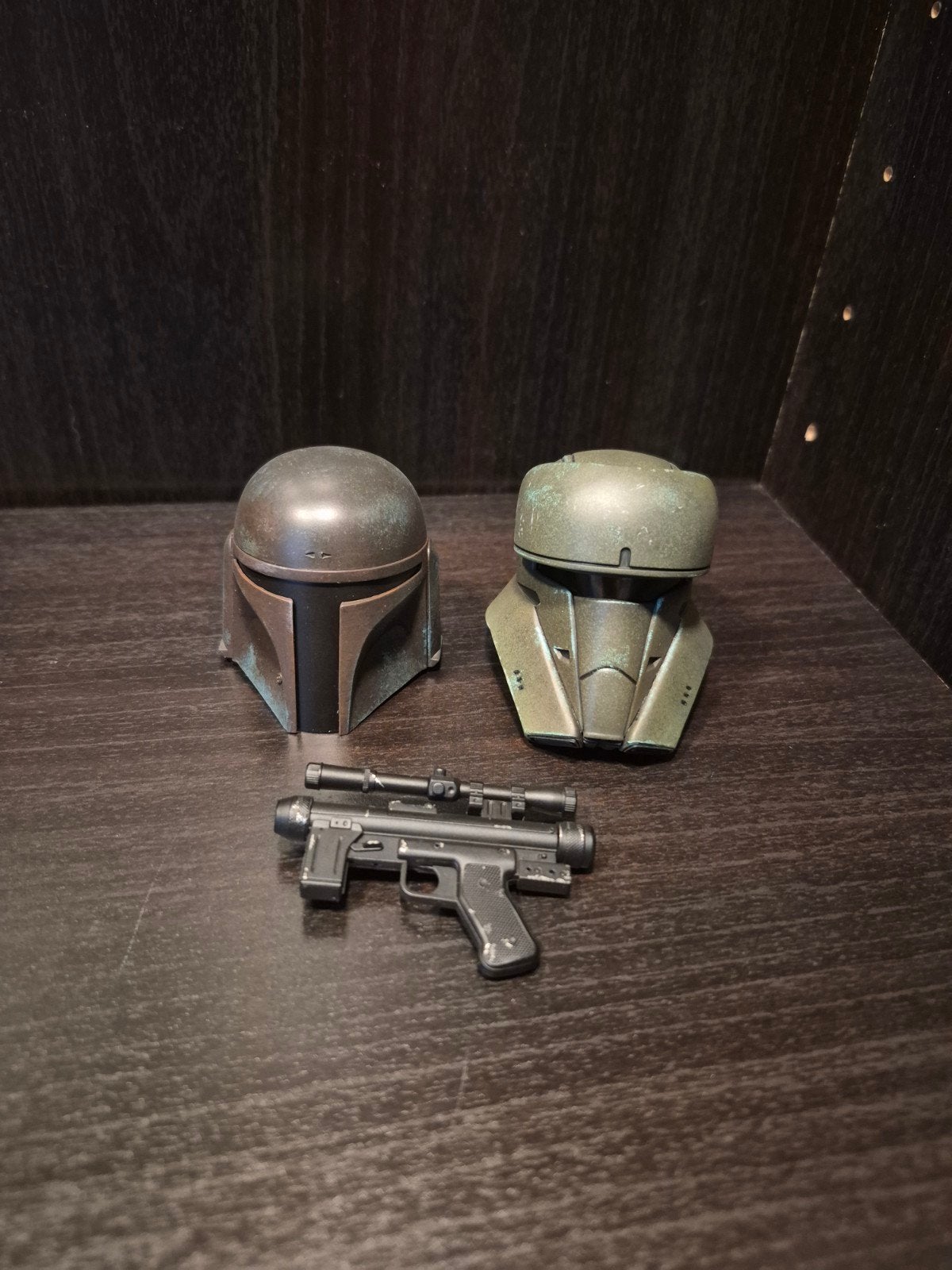 Hot Toys Mandalorian & imperial helm met pistool nieuw, Verzamelen, Ophalen of Verzenden, Nieuw, Actiefiguurtje