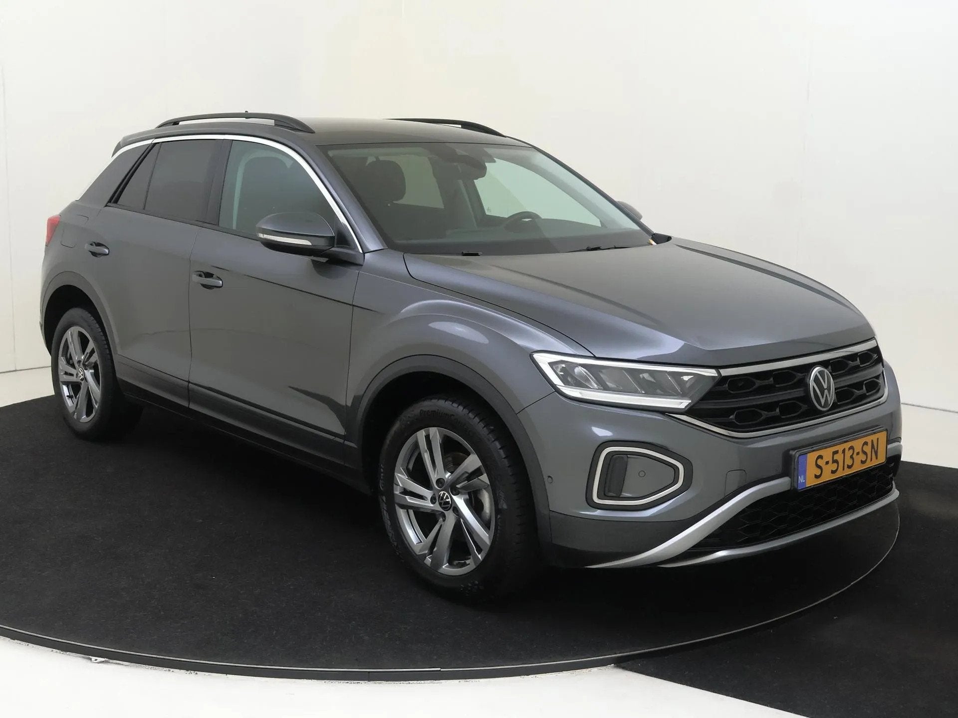 Volkswagen T-Roc 1.0 TSI Life 75 Edition (bj 2023), Gebruikt, Origineel Nederlands, Bedrijf, 3 cilinders