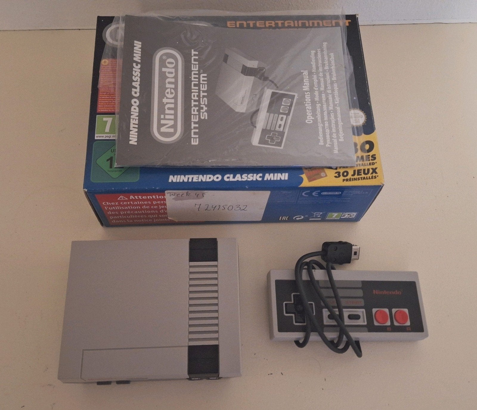 Nintendo classic mini - compleet in doos, Spelcomputers en Games, Ophalen, Zo goed als nieuw, Met 1 controller, Met games