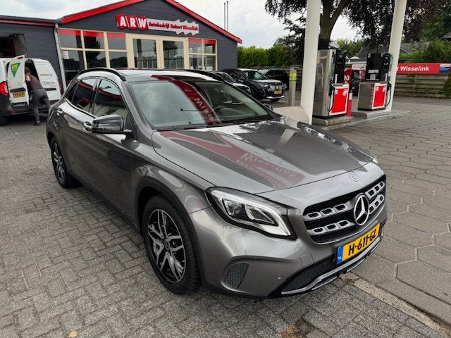 Mercedes GLA-Klasse 200 156pk 7G-DCT Premium Plus, Auto's, Automaat, Gebruikt, 715 kg, Leder en Stof