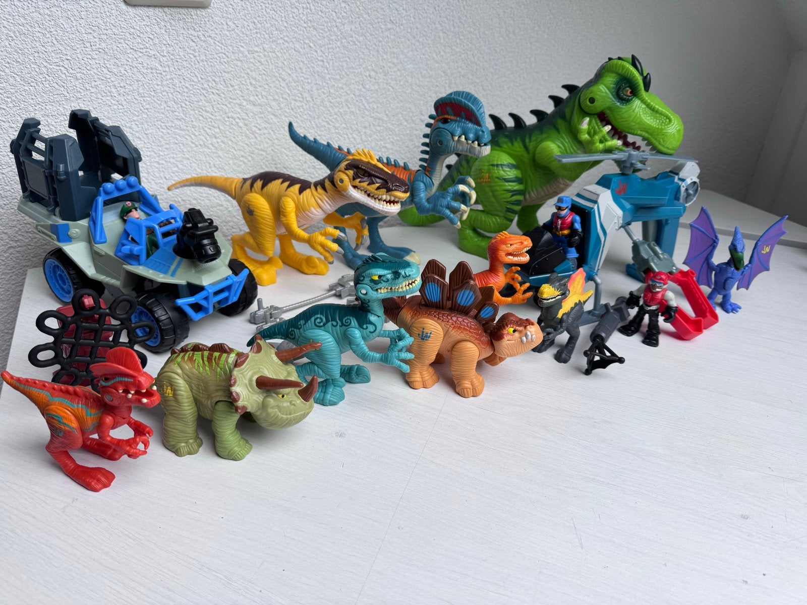 Grote set dinosaurus speelgoed met voertuigen en figuren, Kinderen en Baby's, Speelgoed | Actiefiguren, Ophalen of Verzenden, Gebruikt