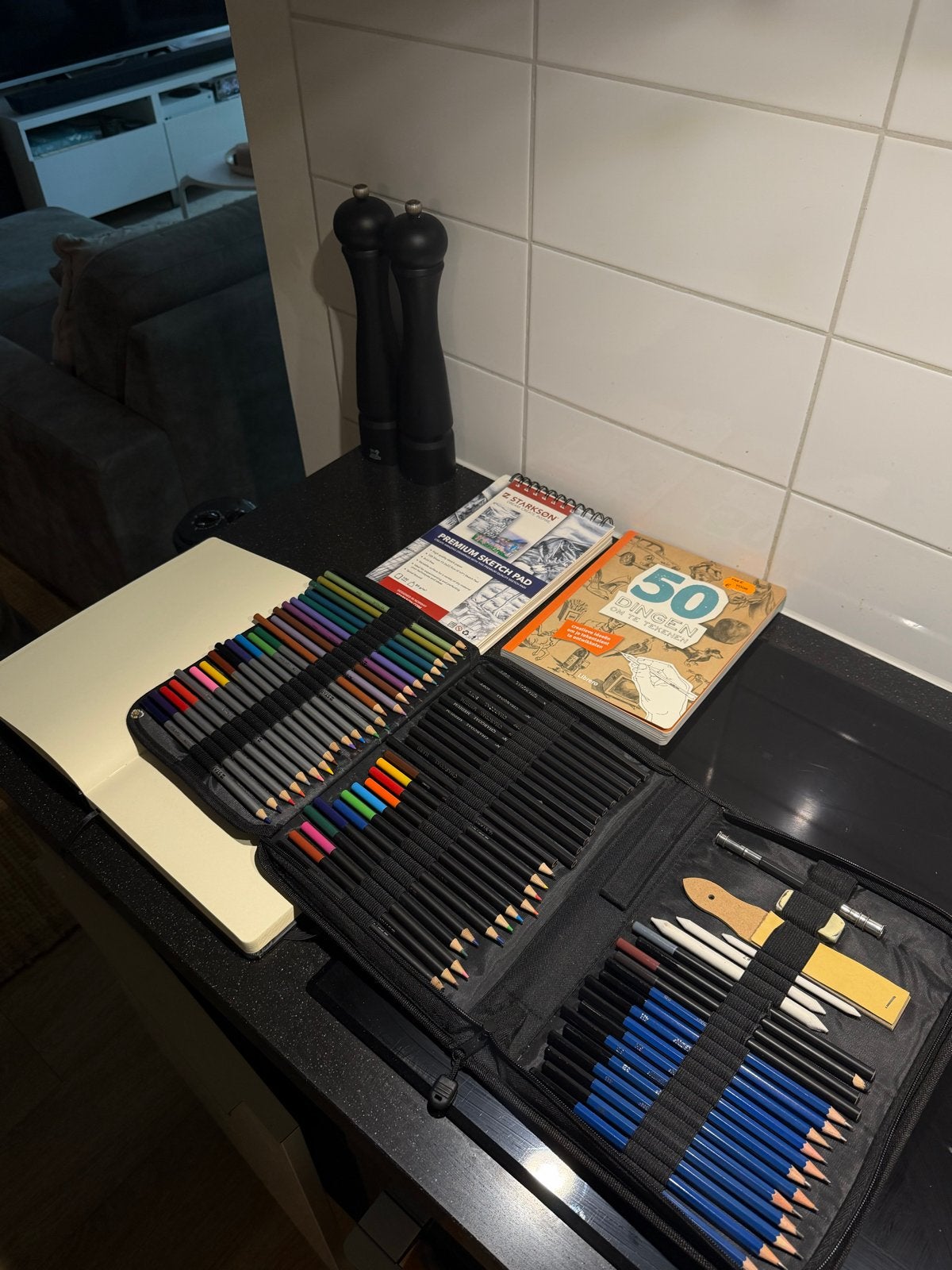 Starkson Tekenset: Potloden, Tekenboek & Sketch Pad, Hobby en Vrije tijd, Ophalen, Zo goed als nieuw, Potlood of Stift