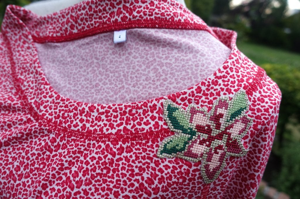 prachtige rood witte top met luipaardmotiefje mt 4, Maat 42/44 (L), Ophalen of Verzenden, Zo goed als nieuw, Korte mouw