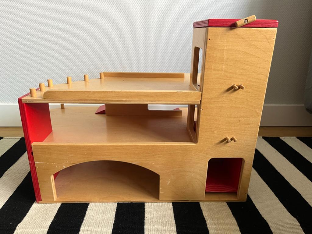 Van Dijk Toys Houten garage met hellingbanen en lift, Kinderen en Baby's, Speelgoed | Houten speelgoed, Ophalen, Gebruikt, Overige typen