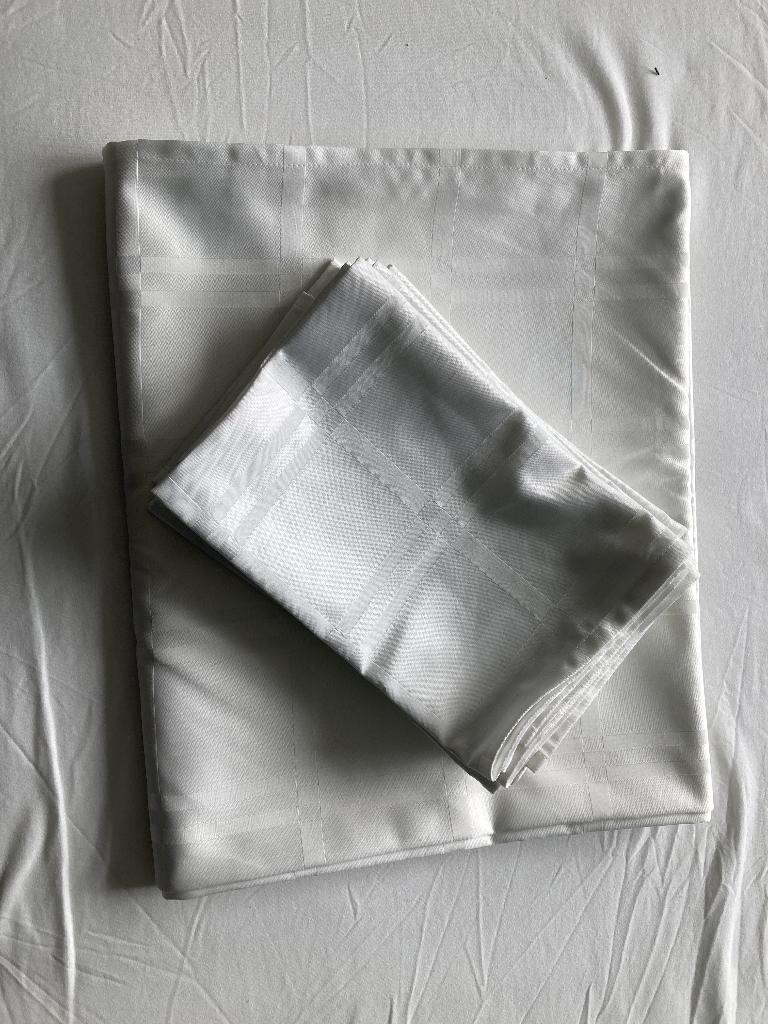 Wit tafelkleed + 8 servetten, Ophalen, Nieuw, Rechthoek, Binnen