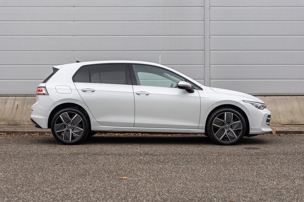 Volkswagen Golf 1.5 eHybrid 204pk Style Edition | Panoramada, Auto's, Volkswagen, 12 maanden, Stof, 1498 cc, Euro 6