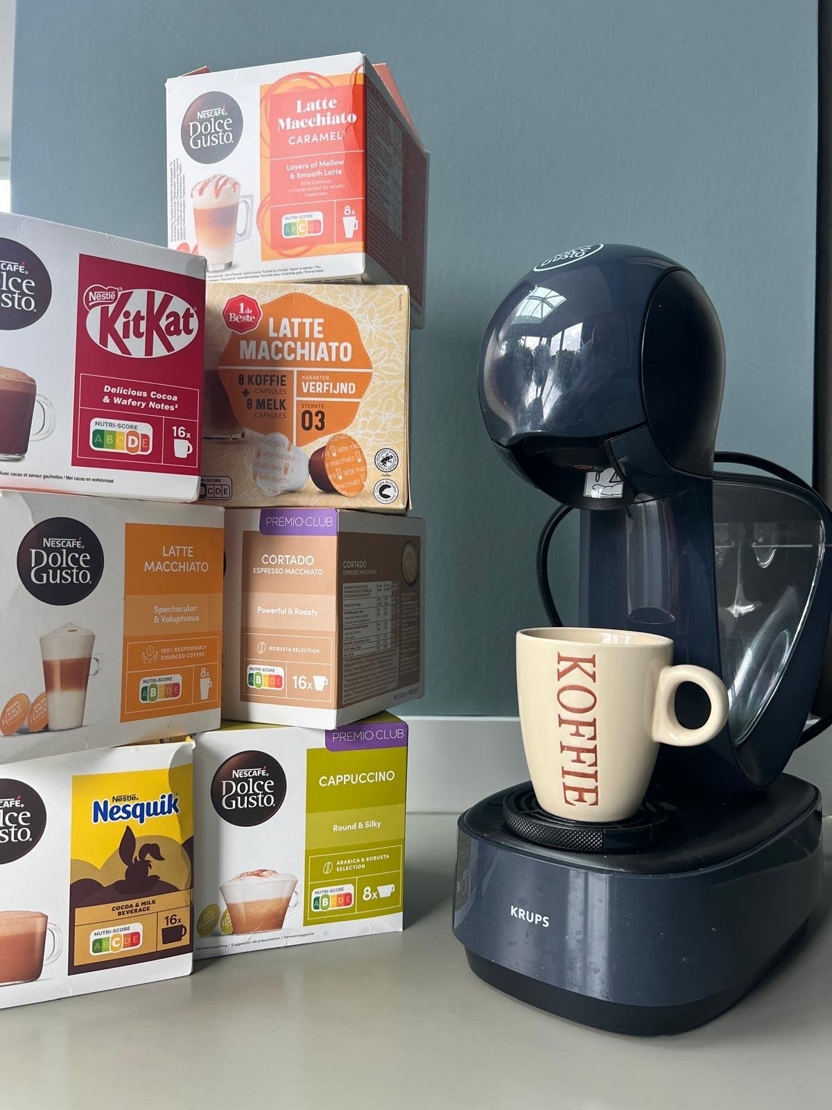 Krups Dolce Gusto koffiezetapparaat met diverse cups, Ophalen of Verzenden, Zo goed als nieuw, Koffiemachine, Koffiepads en cups