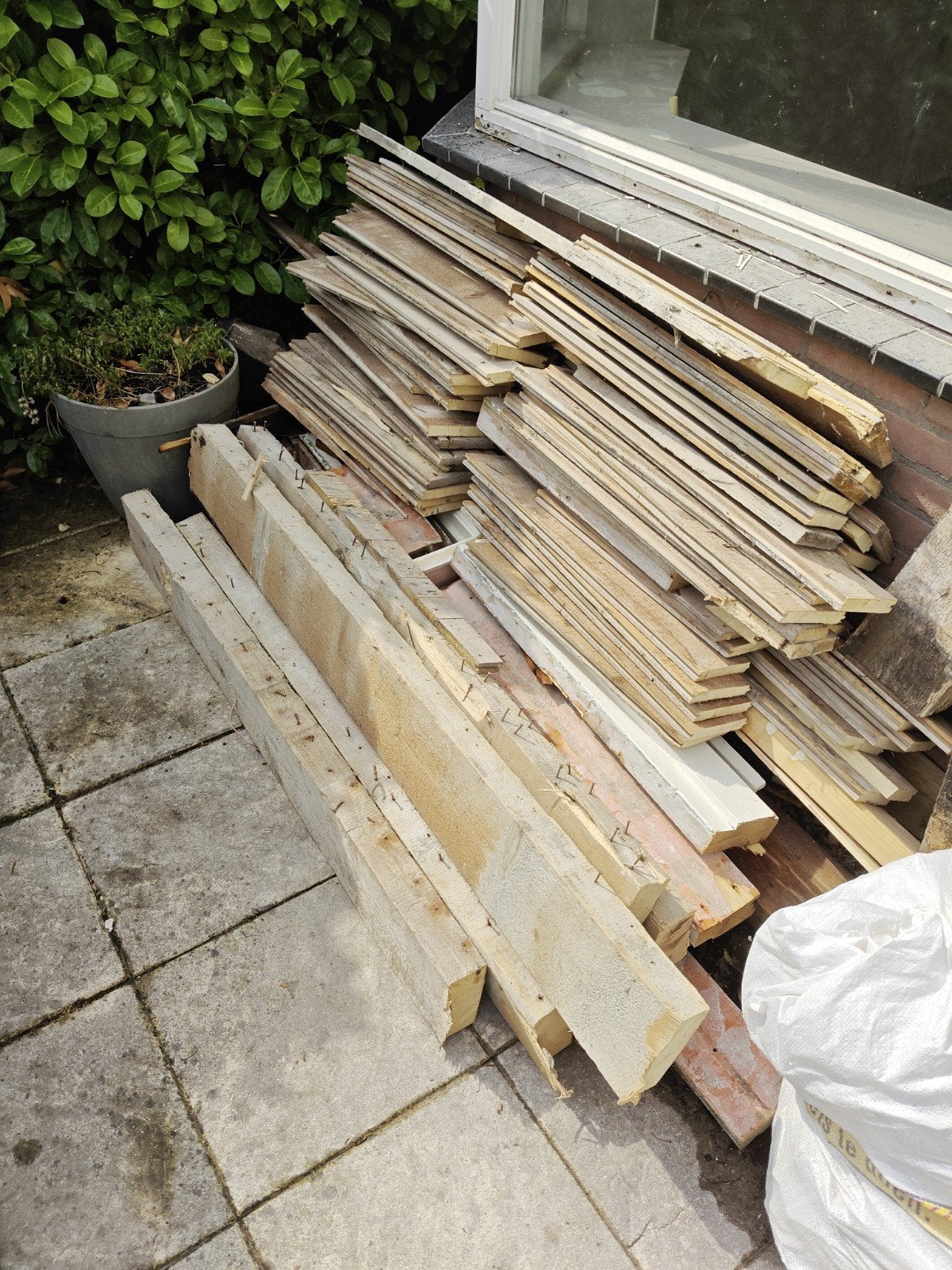 Diverse partij hout: vloerbalken, planken en meer, Gebruikt, Ophalen of Verzenden, Balk, Overige houtsoorten