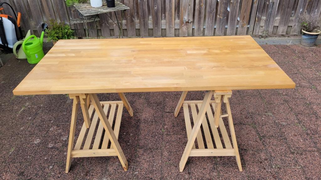Houten bureau / eettafel met schragen, Huis en Inrichting, Tafels | Eettafels, Gebruikt, Robuust, functioneel, 150 tot 200 cm