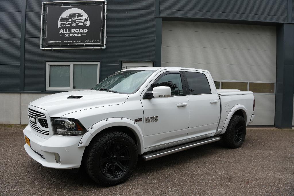 RAM 1500 5.7v8 4x4 Quad cab 6'4 Laramie 2018, Auto's, Automaat, 5654 cc, Wit, Vierwielaandrijving