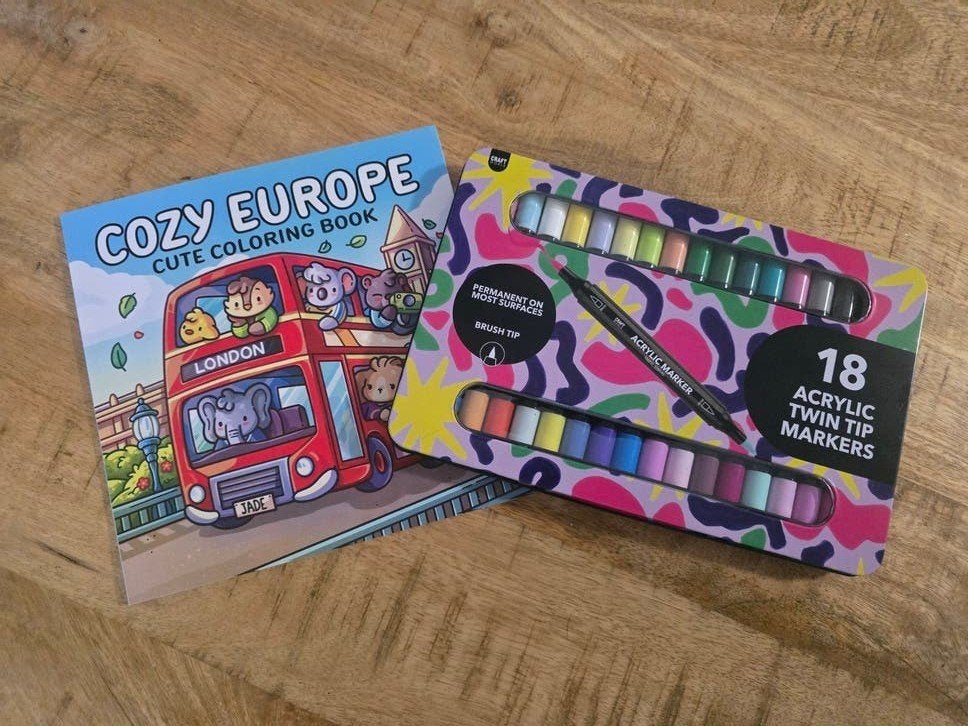 Cozy Europe kleurboekje (20x20) met stiften, Ophalen of Verzenden, Zo goed als nieuw, Boek of Gids